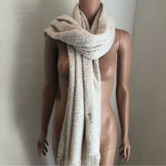 Steve Madden Girl Ivory/Gold Warm Winter Knitted Scarf One Size NWT Fringes - Picture 12 of 15